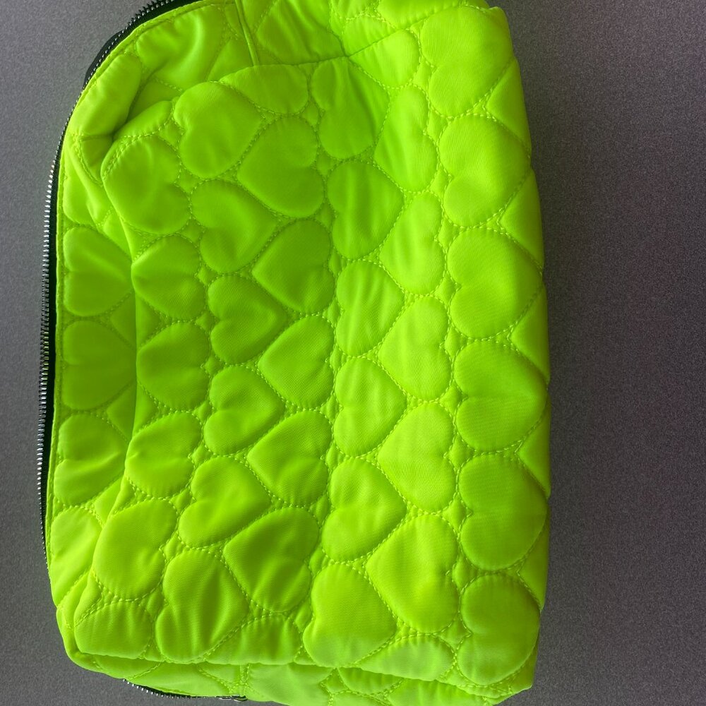 Betsey Johnson Quilted Heart Double Zip Large Green Makeup Bag 12.5" L x 9"H x 4 - Picture 8 of 10